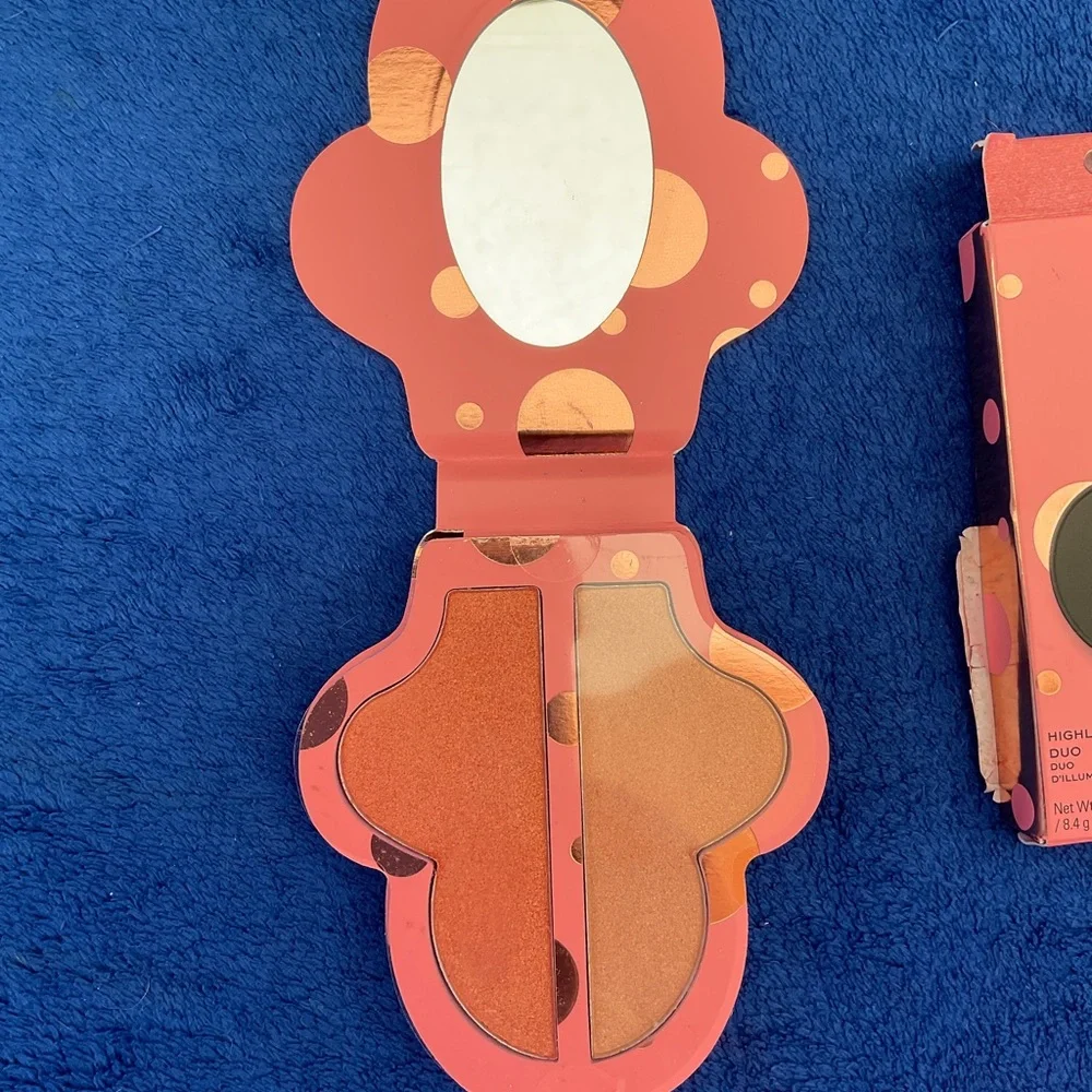 Revolution Disney Minnie Mouse Highlighter Duo Blush NIB - Picture 3 of 5
